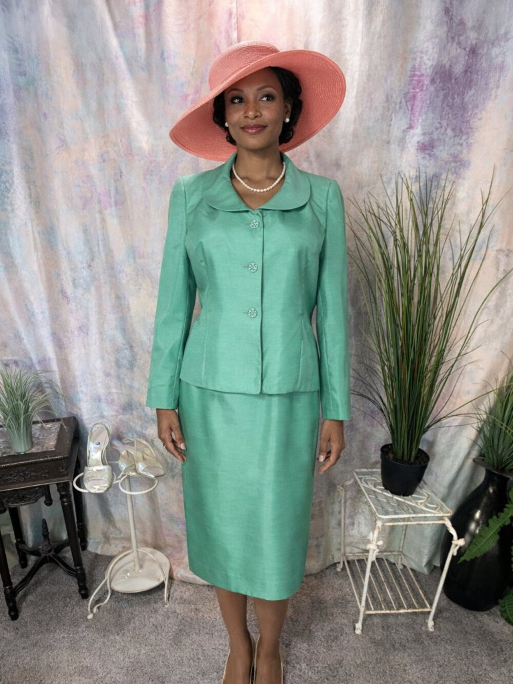πLe Suit Great Looking Elegant Skirt Suit